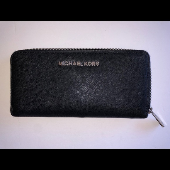 Michael Kors Black Checkbook Wallet - Picture 1 of 4